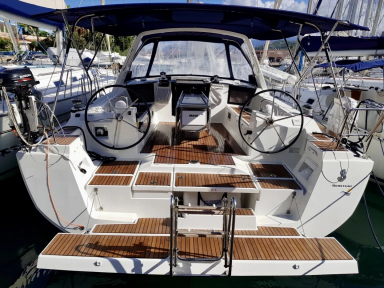 Pronájem Plachetnice Bénéteau s licencí