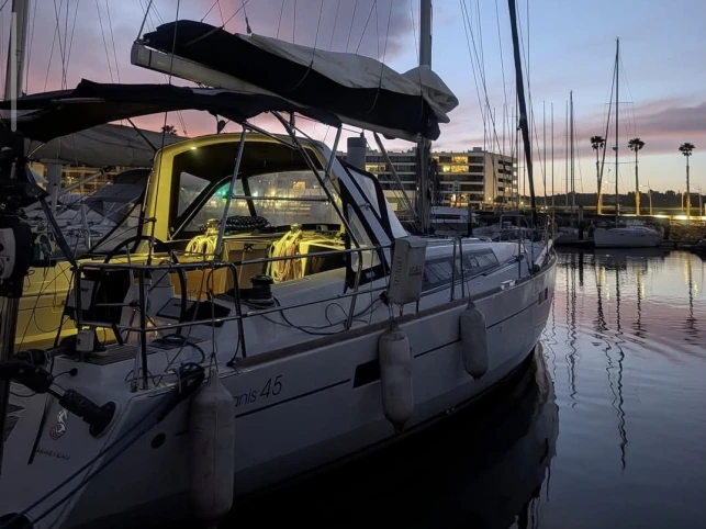 Bénéteau Oceanis 45 jednotlivci a charterové společnosti v Lagos