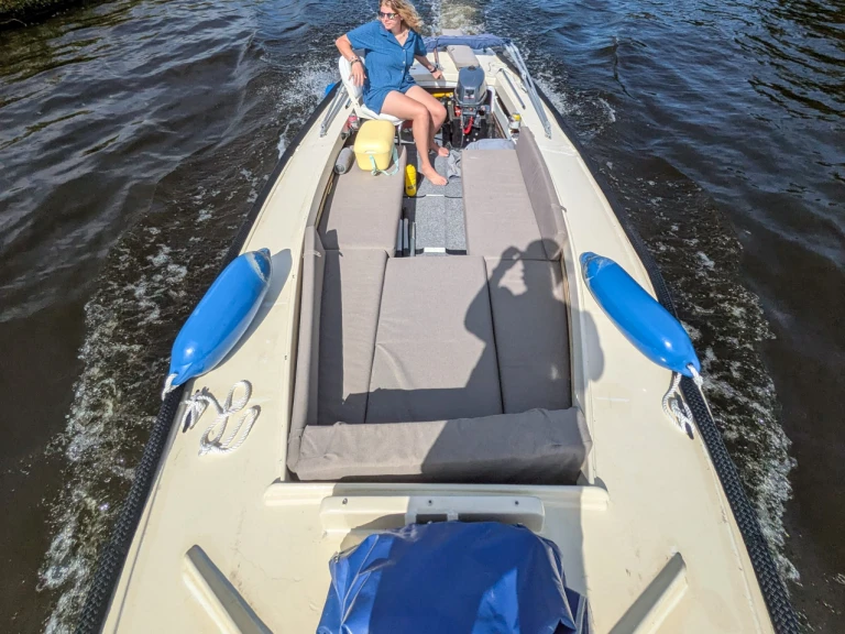 Motorová loď k pronájmu v The Hague za nejlepší cenu