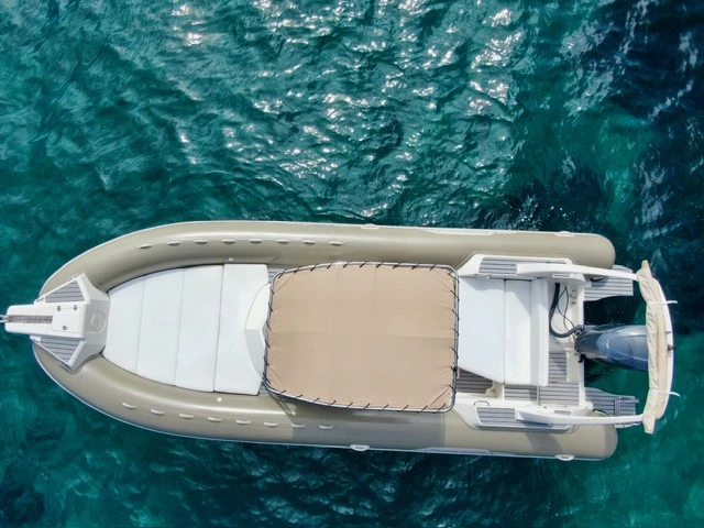 Pronájem Polotuhá loď v Cavalaire-sur-Mer -Capelli Tempest 850 Open