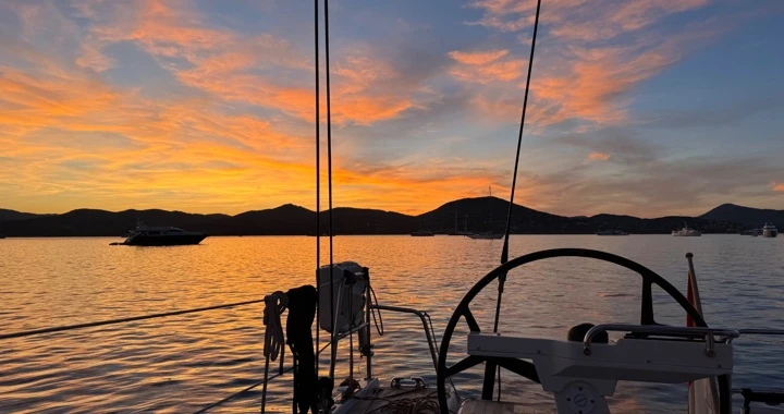 Pronajmout Plachetnice se skipperem či ne Solaris v Monako