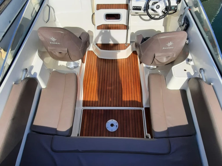 Pronájem lodi Jeanneau CAP CAMARAT 6,5 CC Style v Francie na Samboatu