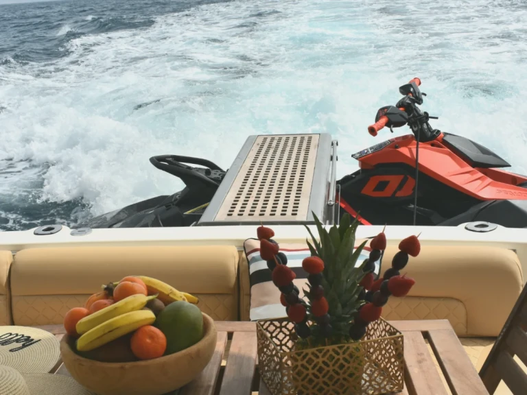 Motorová loď k pronájmu v Marbella za nejlepší cenu