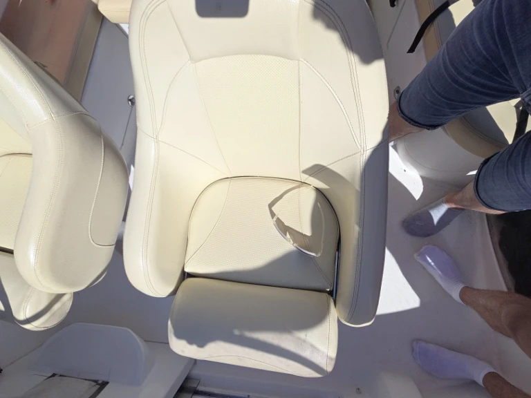 Pronajmout si Bénéteau Flyer 650 Sun Deck v Toulon