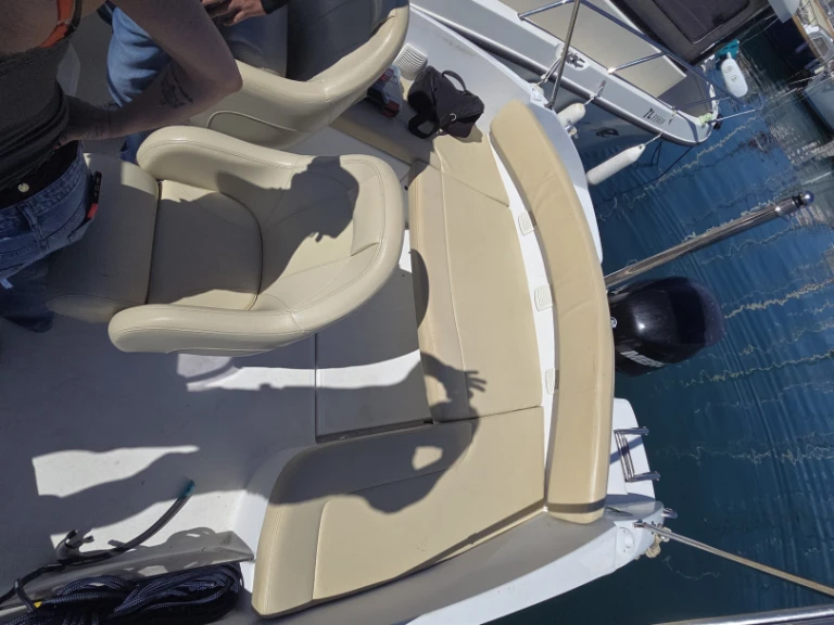 Pronájem lodi Toulon lákavé ceny Flyer 650 Sun Deck