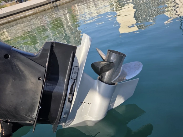 Pronájem Motorová loď v Toulon -Bénéteau Flyer 8