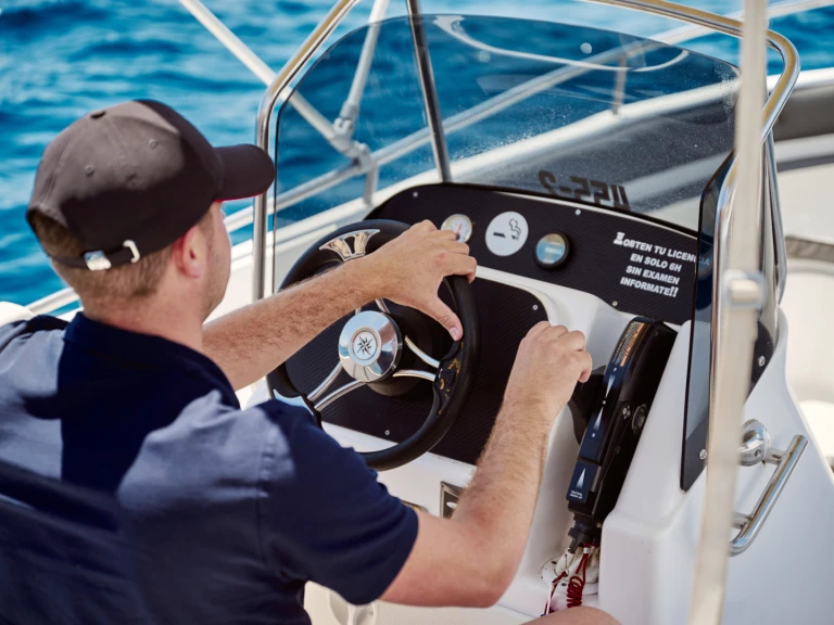 Poseidon 455R jednotlivci a charterové společnosti v Altea