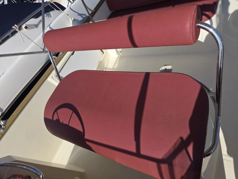 Pronajmout Motorová loď se skipperem či ne Rhea v Toulon