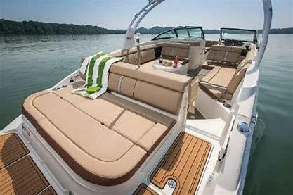 Pronájem Motorová loď Sea Ray s licencí