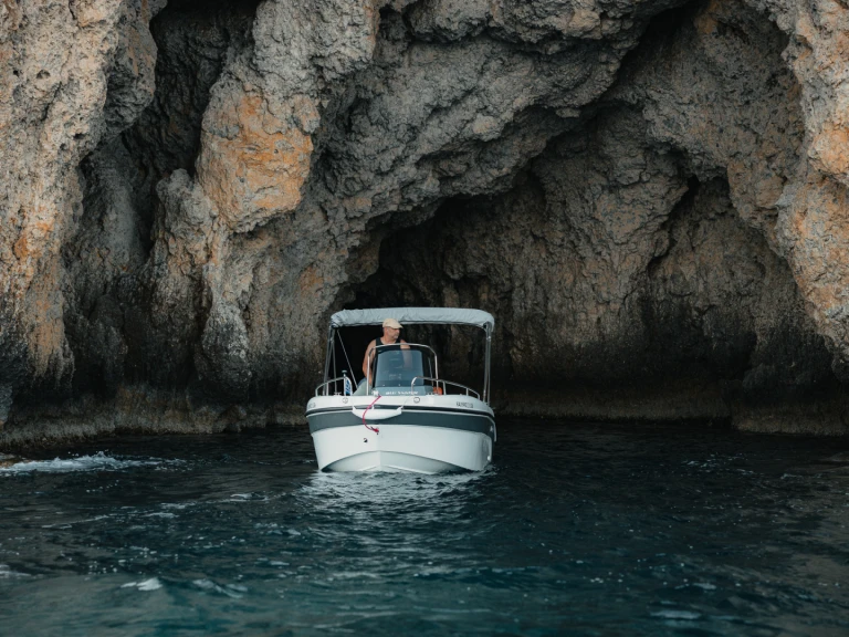 Pronájem lodi Poseidon BLU WATER 185 v Órmos Makry-Gialoú na Samboatu