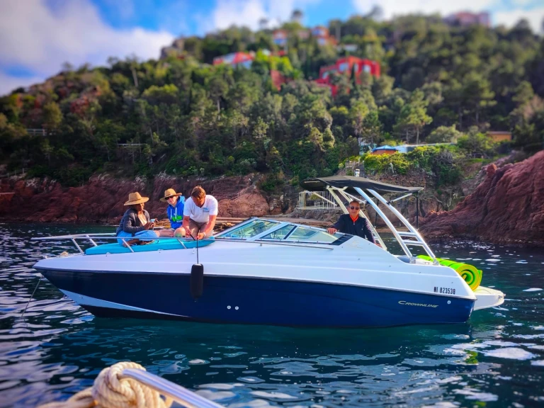 Pronájem lodi Port de Cannes Marina lákavé ceny Crownline 210 CCR