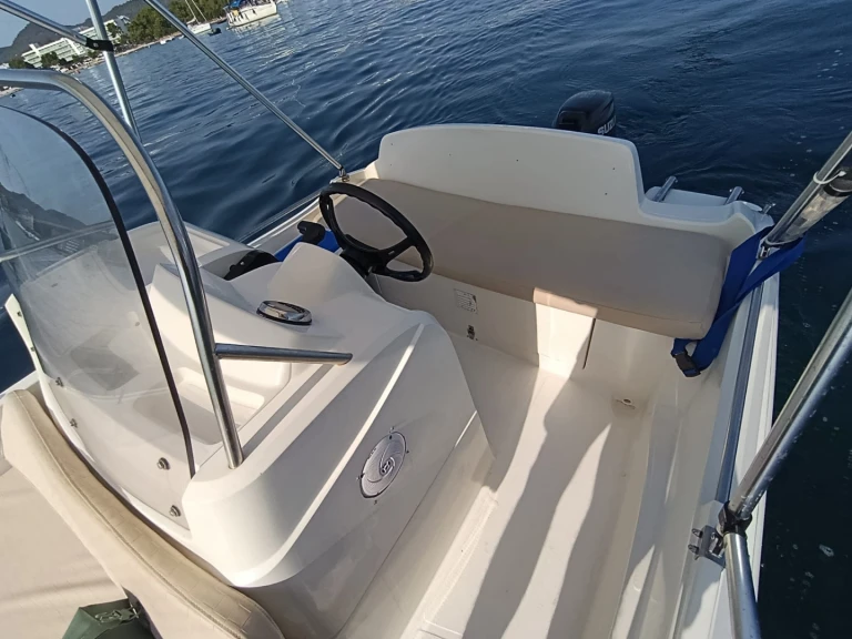 Pronajmout Motorová loď se skipperem či ne Remus v Sant Antoni de Portmany