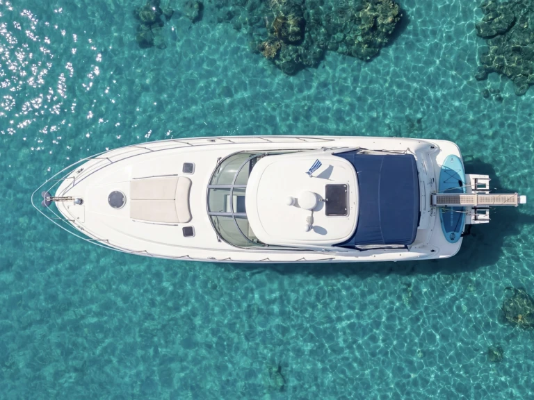 Sea Ray Sea Ray 455 Sundancer jednotlivci a charterové společnosti v Skiathos