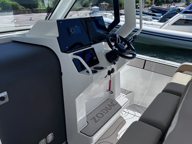 Pronájem lodi Zodiac X10CC v Cogolin na Samboatu