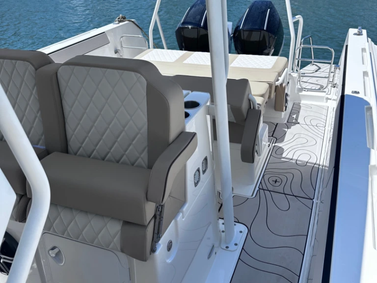 Pronájem Polotuhá loď v Cogolin -Zodiac X10CC