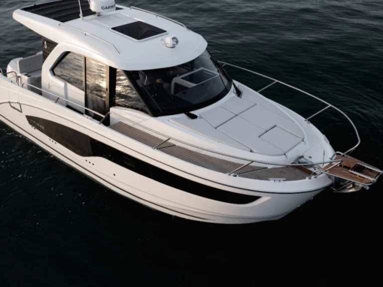 Pronájem Motorová loď v Neapol -Bénéteau Antares 9