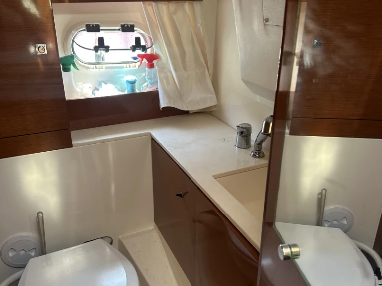 Pronajmout si Jeanneau Leader 8 v Mandelieu-la-Napoule