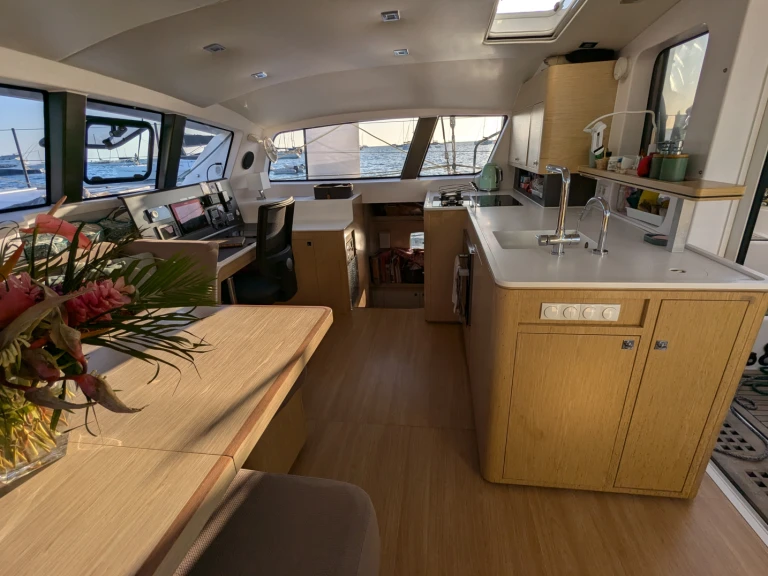 Pronajmout Katamarán se skipperem či ne Outremer v Carnon-Plage