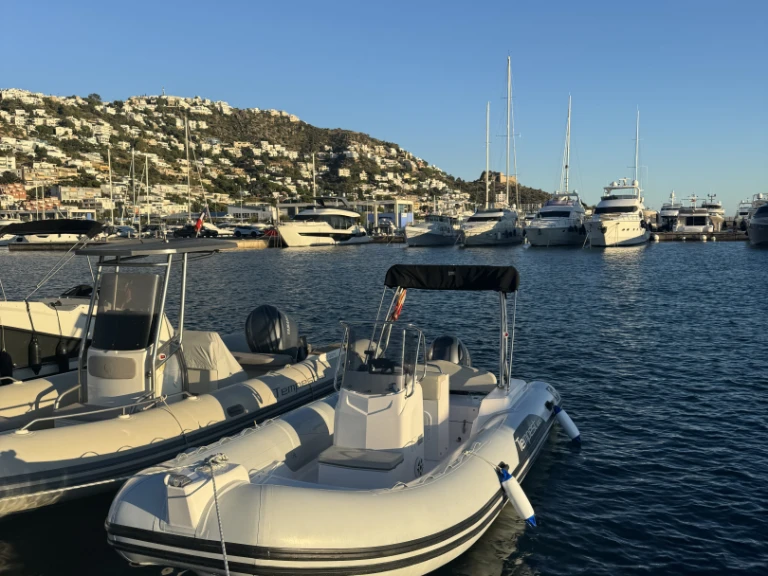 Capelli F130LA jednotlivci a charterové společnosti v Roses