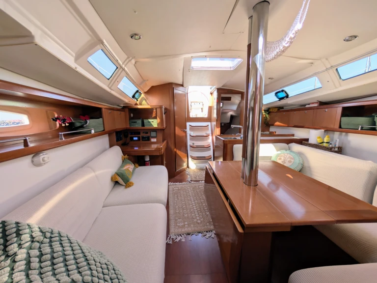 Pronájem Plachetnice Bénéteau s licencí