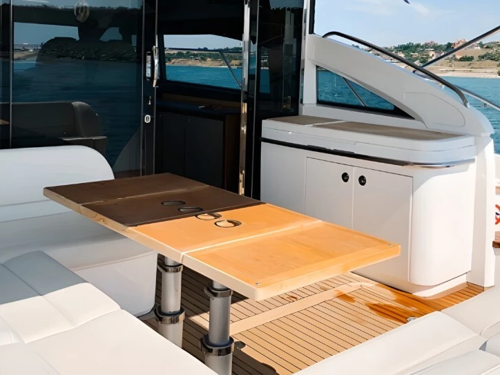 Pronájem lodi Castellammare di Stabia lákavé ceny Princess 52 Fly