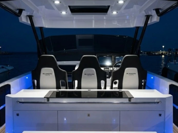 Pronájem Motorová loď De Antonio s licencí