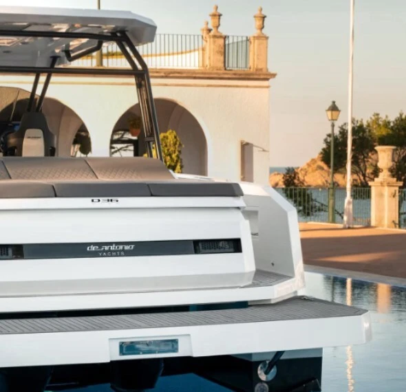 Motorová loď k pronájmu v Pozzuoli za nejlepší cenu