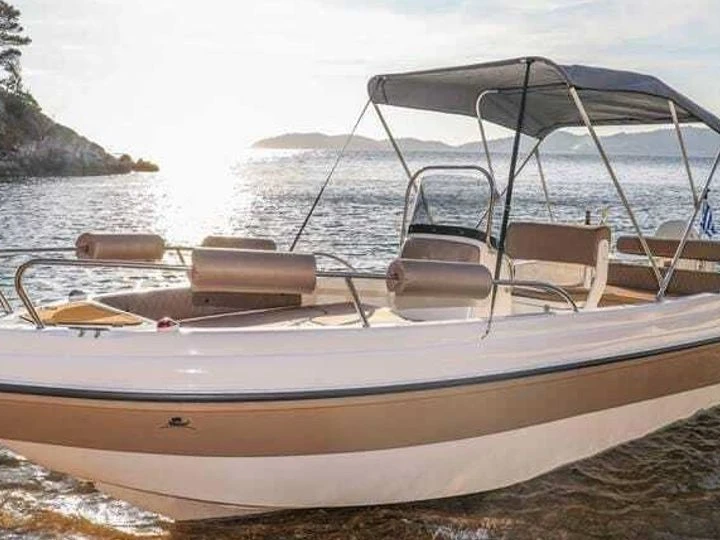 Pronajmout si Karel Ithaca v Skiathos