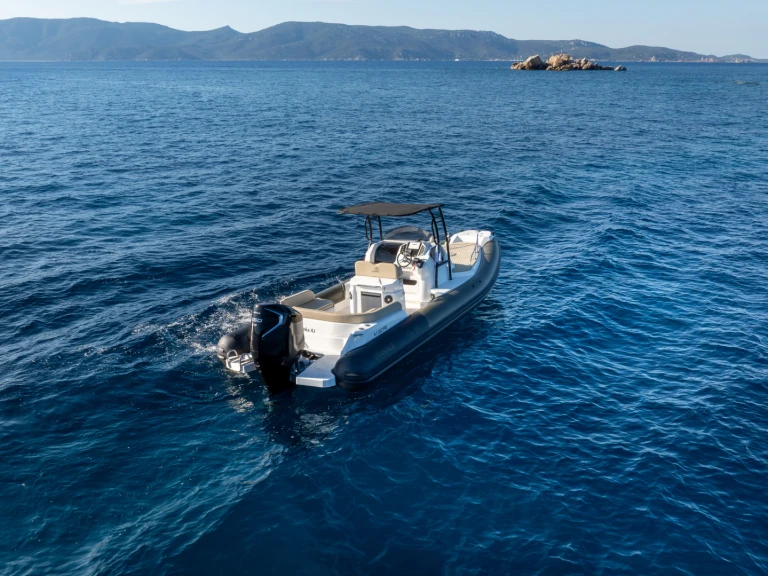 Fanale marine  ALTORE 900 CABINE jednotlivci a charterové společnosti v Porto Pollo