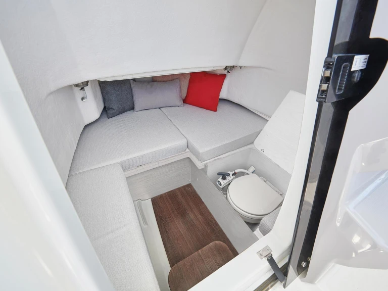 Pronajmout Motorová loď se skipperem či ne Jeanneau v Rapallo