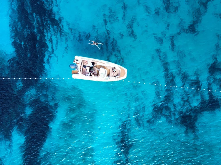 Pronajmout si Aquamax BF150XU v Hvar 