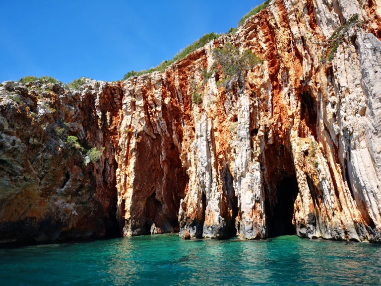 Pronájem lodi Hvar  lákavé ceny BF150XU