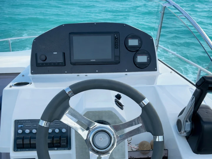 Pronájem Motorová loď v Mandelieu-la-Napoule -Pacific Craft Pacific Craft 730 SC