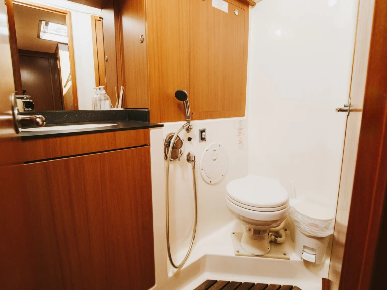 Pronájem jachty v Adeje -Bavaria Cruiser 55 na Samboatu