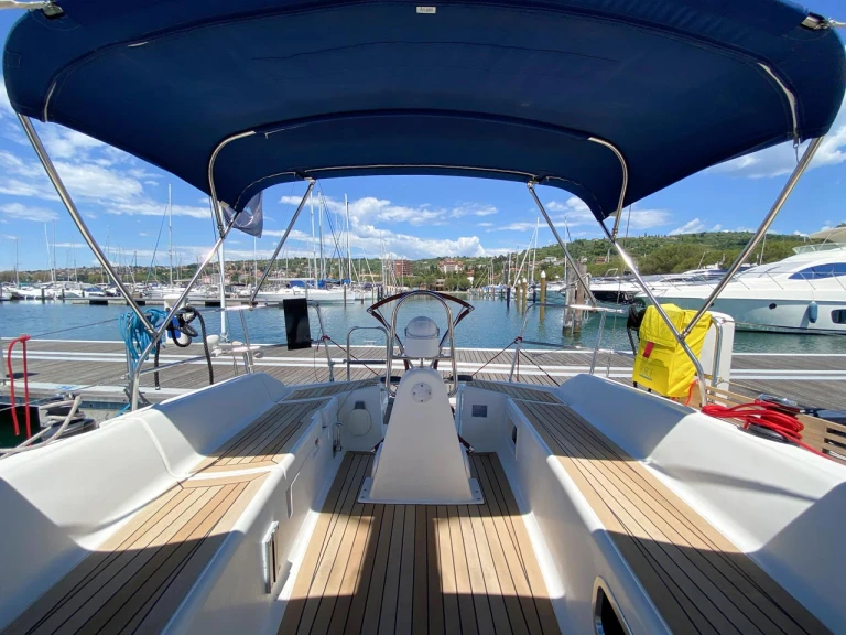 Pronajmout si Dufour Dufour 325 Grand Large v Portorož