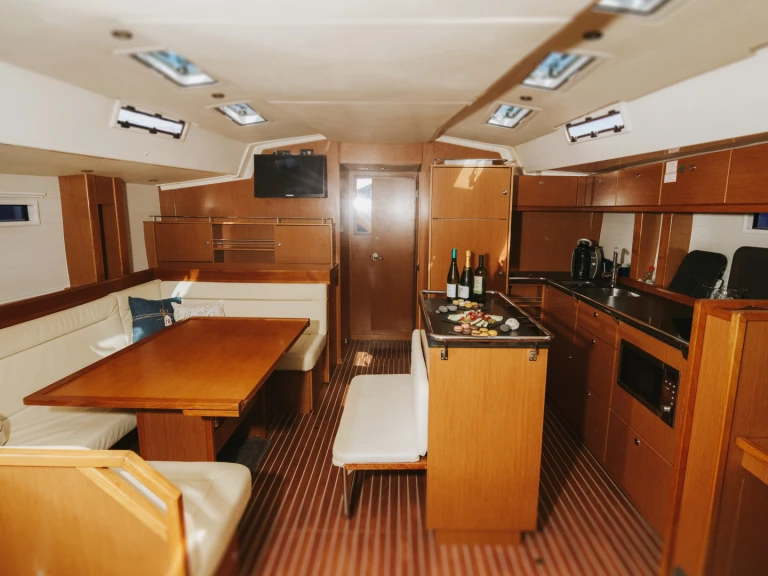 Pronajmout Plachetnice se skipperem či ne Bavaria v Adeje