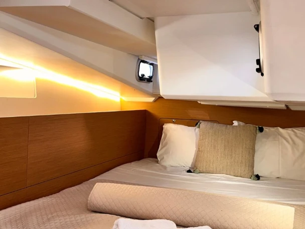 Pronajmout si Jeanneau Sun Odyssey 490 v Keramotí