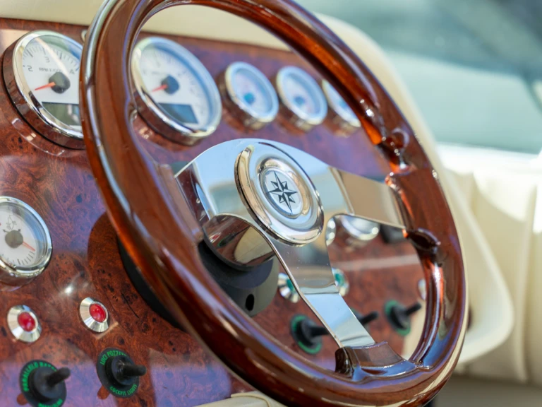 Pronajmout Motorová loď se skipperem či ne Colombo v Como (City)