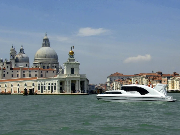 Pronájem lodi Houseboat Holidays Italia S.R.L. Minuetto 6 v Casale sul Sile na Samboatu