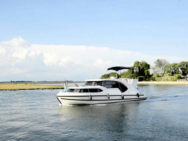 Houseboat Holidays Italia S.R.L. Minuetto 6 jednotlivci a charterové společnosti v Casale sul Sile