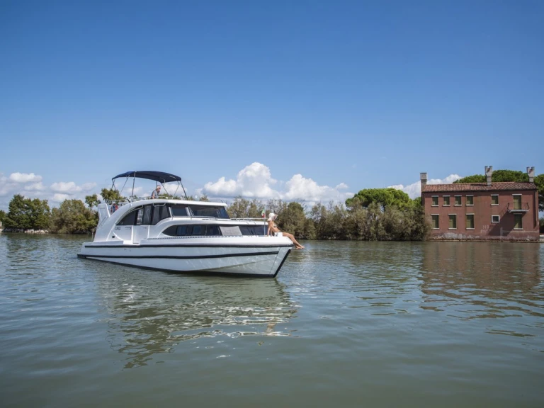 Houseboat Holidays Italia S.R.L. Minuetto 8 jednotlivci a charterové společnosti v Casale sul Sile