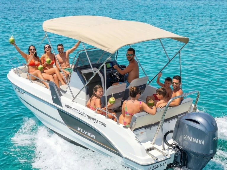 Pronájem Motorová loď Bénéteau s licencí