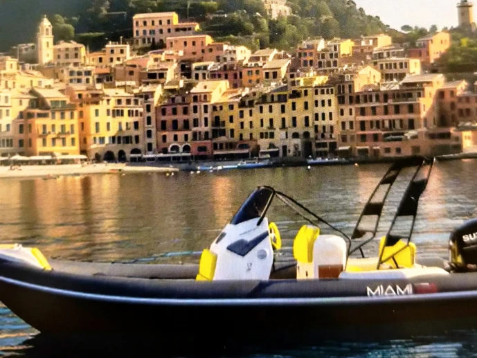 Pronajmout si bluerib Miami23 v Chiavari