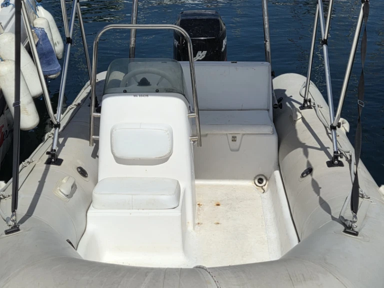 Zodiac International jednotlivci a charterové společnosti v Toulon