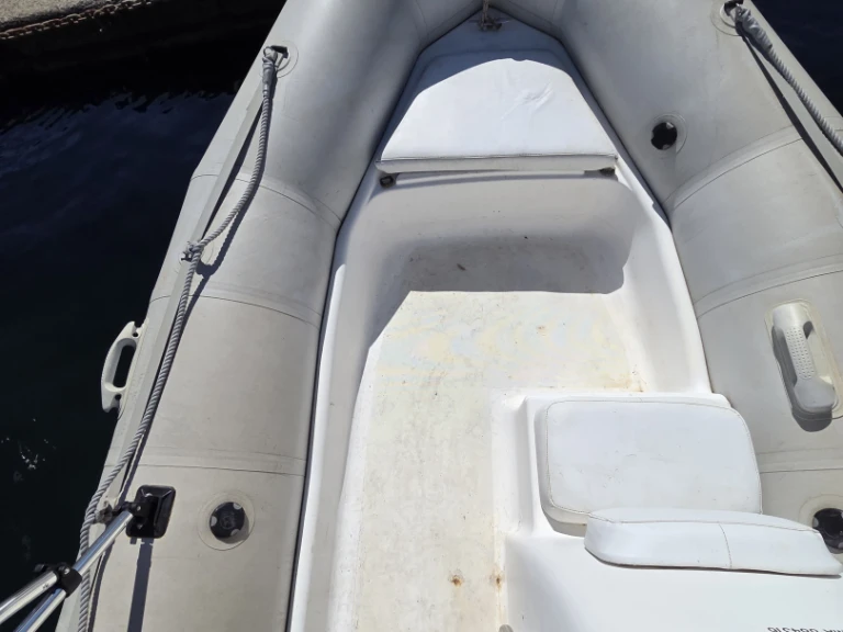 Pronájem lodi Toulon lákavé ceny International