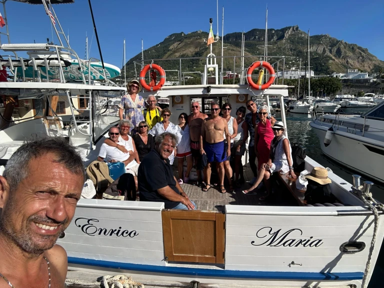 Custom Gozzo42 jednotlivci a charterové společnosti v Porto di Forio