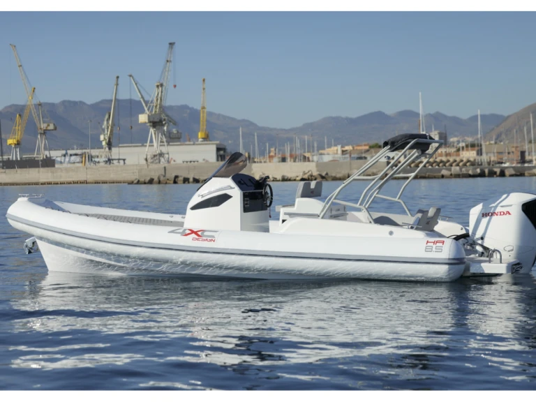 4XC HA 8.5 jednotlivci a charterové společnosti v Saint-Florent