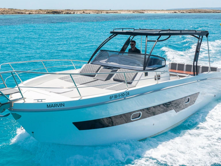 Pronajmout si Saver 330 WA v Ibiza Town