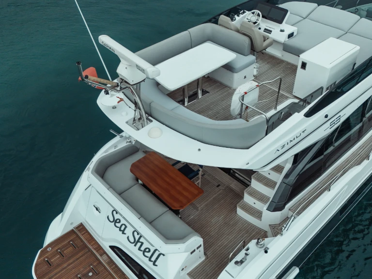 Pronájem Motorová loď Azimut s licencí