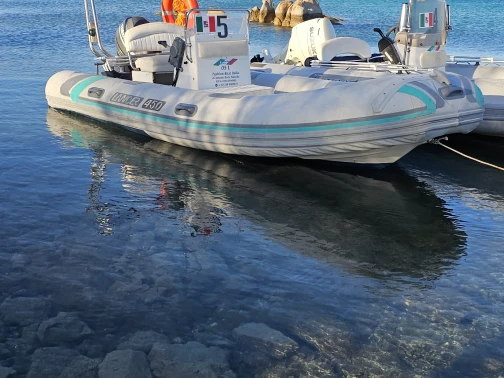 Capelli Lancer 480 jednotlivci a charterové společnosti v La Maddalena